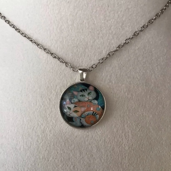 LAST 1! NEW Cats Pendant Necklace Round Cabochon Silver Tone 18” Chain Kittens - Picture 7 of 10
